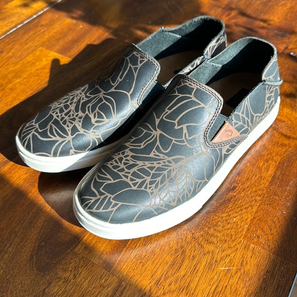 OluKai Shoes - OluKai
WOMEN'S OLUKAI PEHUEA LAU women’s size 7